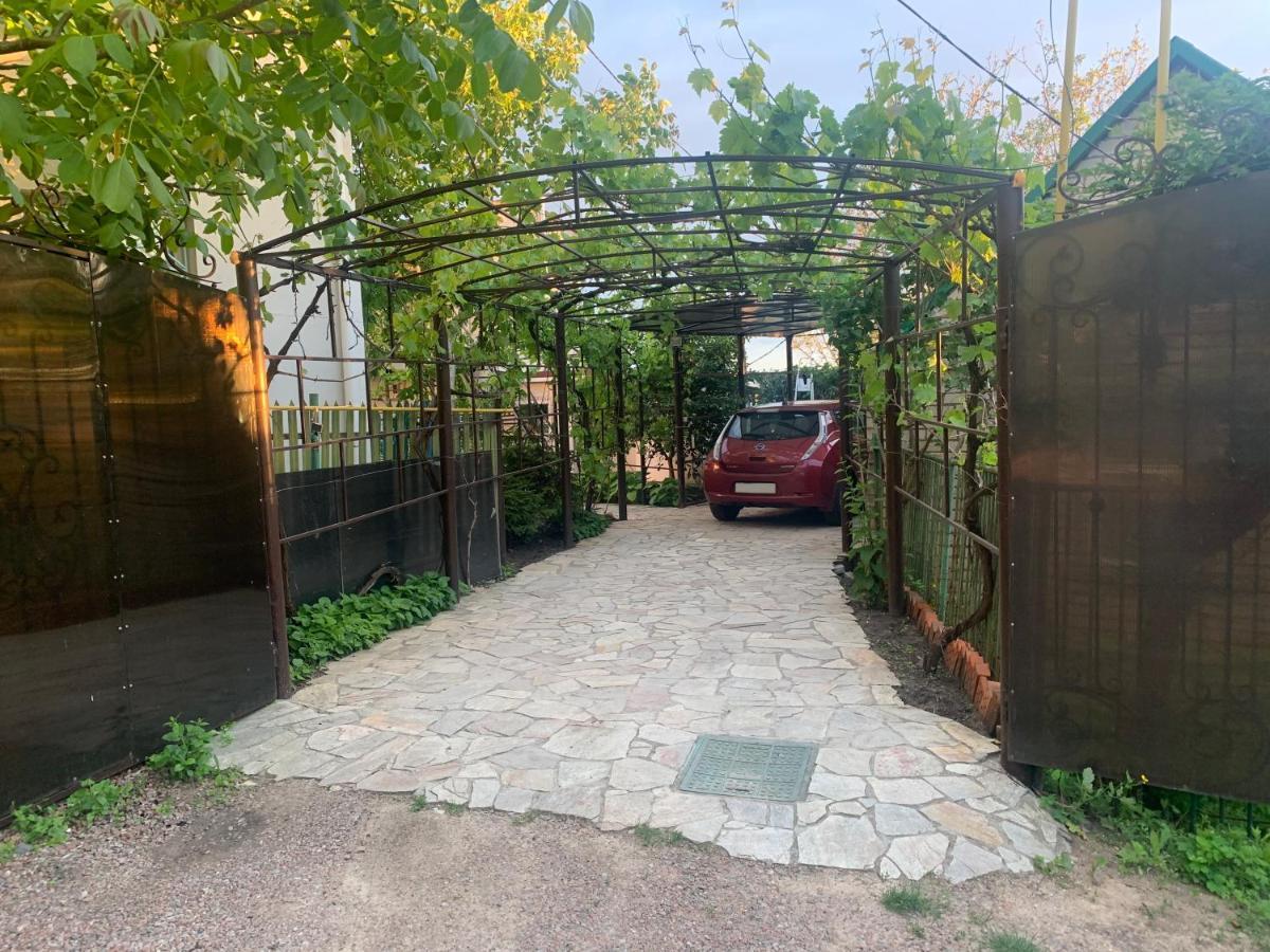 Guest House Dacha Nova Dofinivka Exterior foto